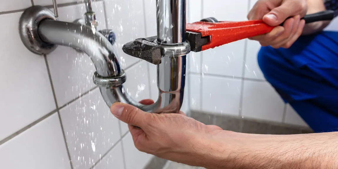 Intervention de plomberie sur la tuyauterie d’un lavabo